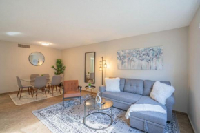 Cozy 2BD - Parking, Gym, Pool - Sleeps 8 - 5 Min Casino
